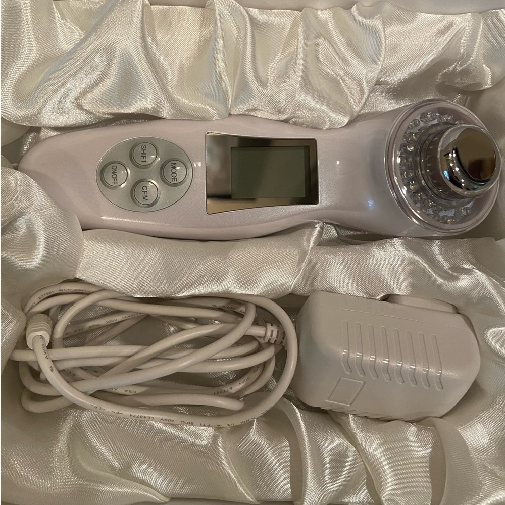 Ultra Renew Plus - LED Ultrasound and Ionic Face Tool - Picture 2 of 6